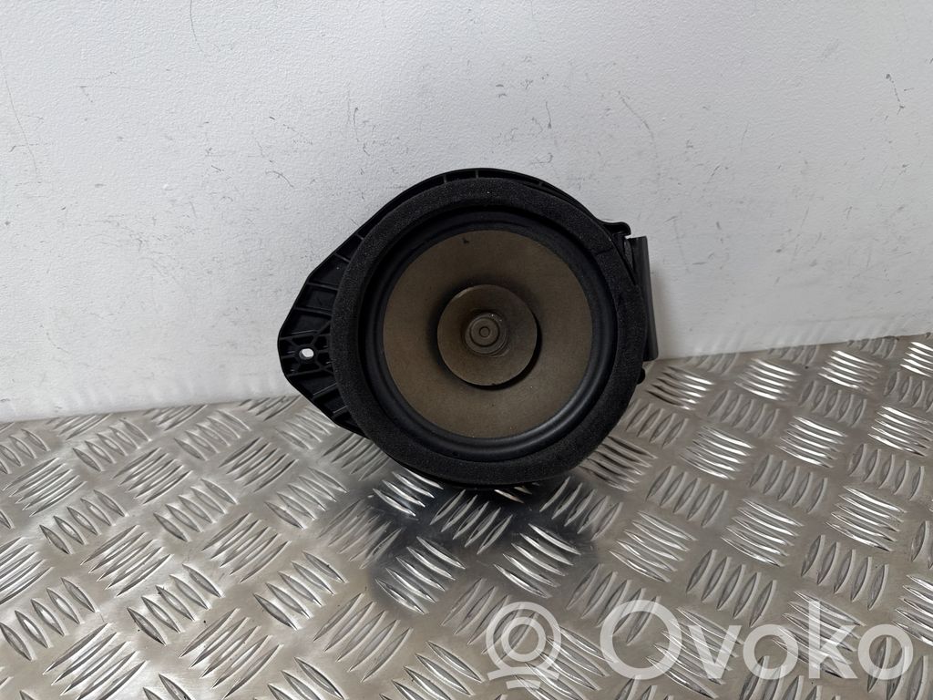 Opel Astra K Altavoz de la puerta trasera 