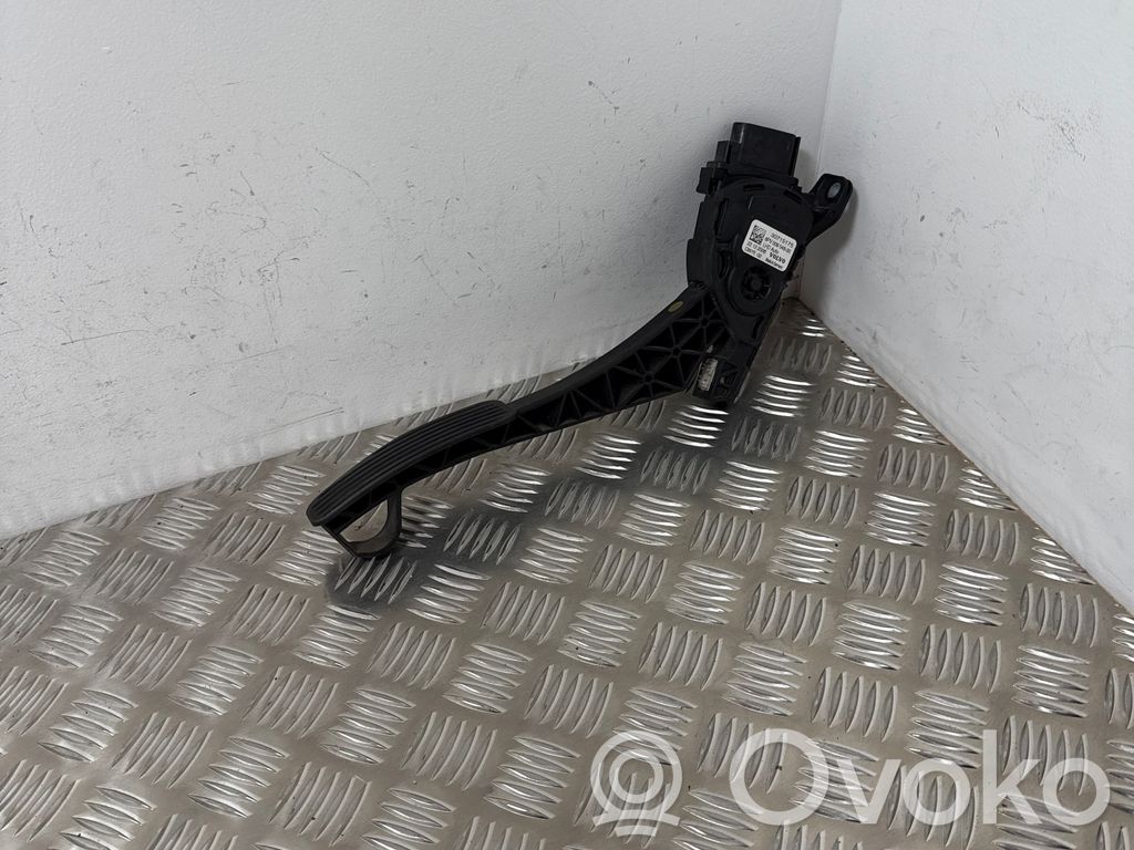 Volvo V70 Akceleratoriaus pedalas 
