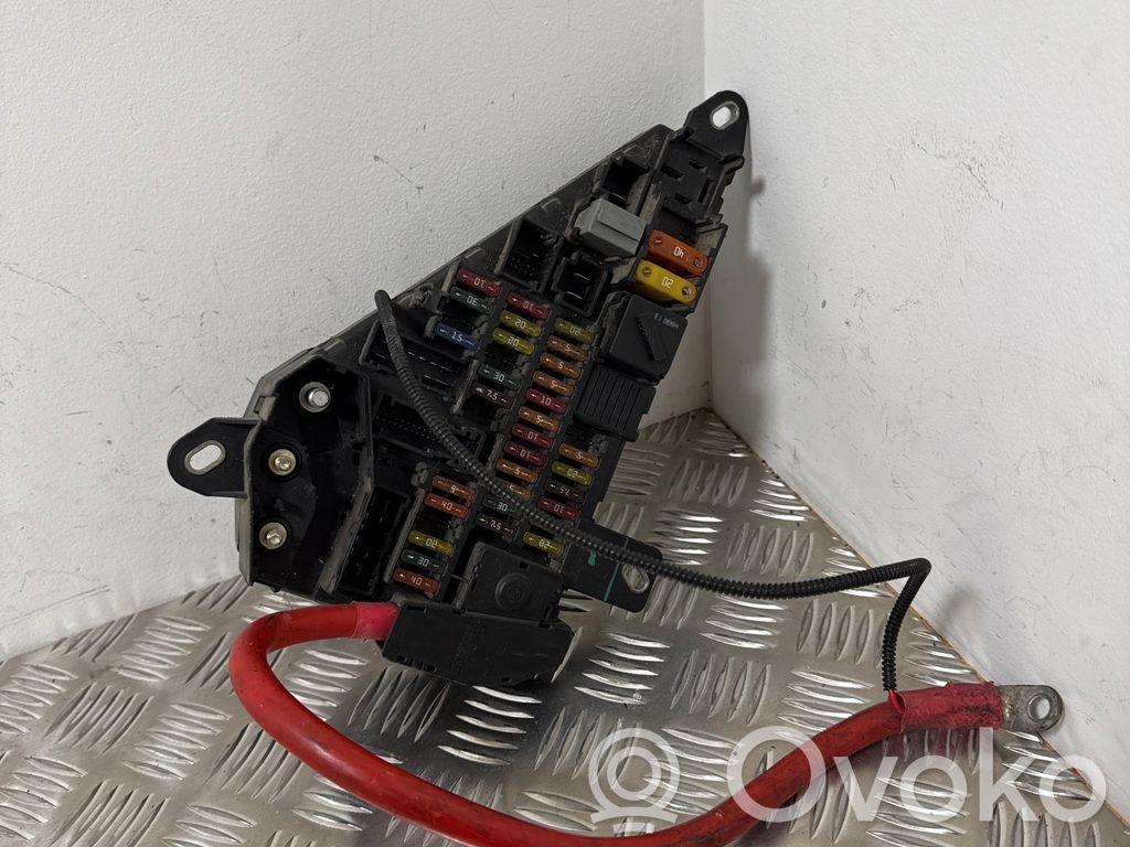 BMW 5 E60 E61 Saugiklių blokas 