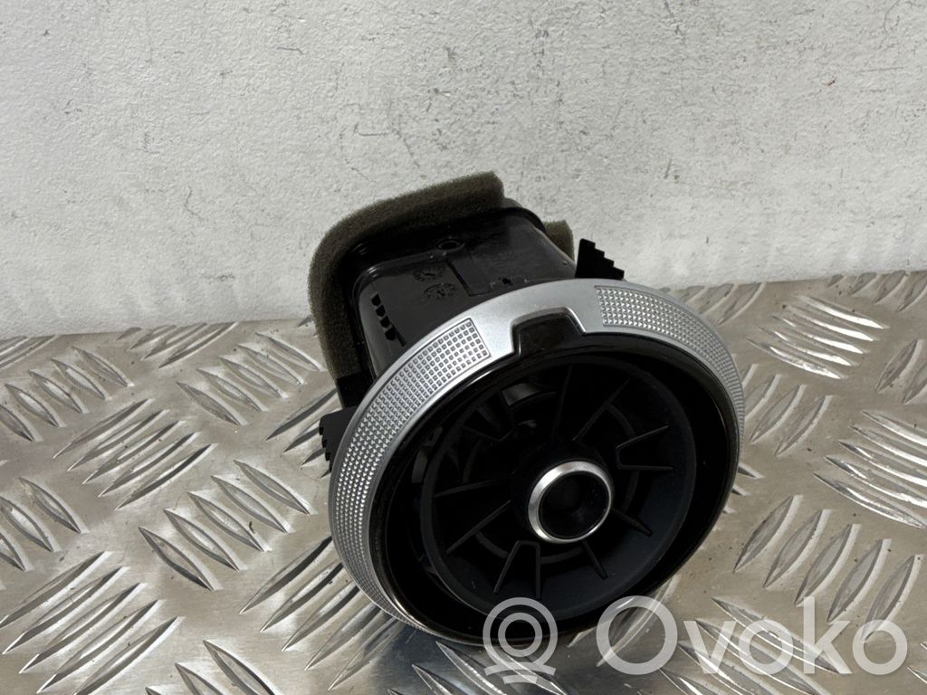 Audi A3 S3 8V Boczna kratka nawiewu deski rozdzielczej 