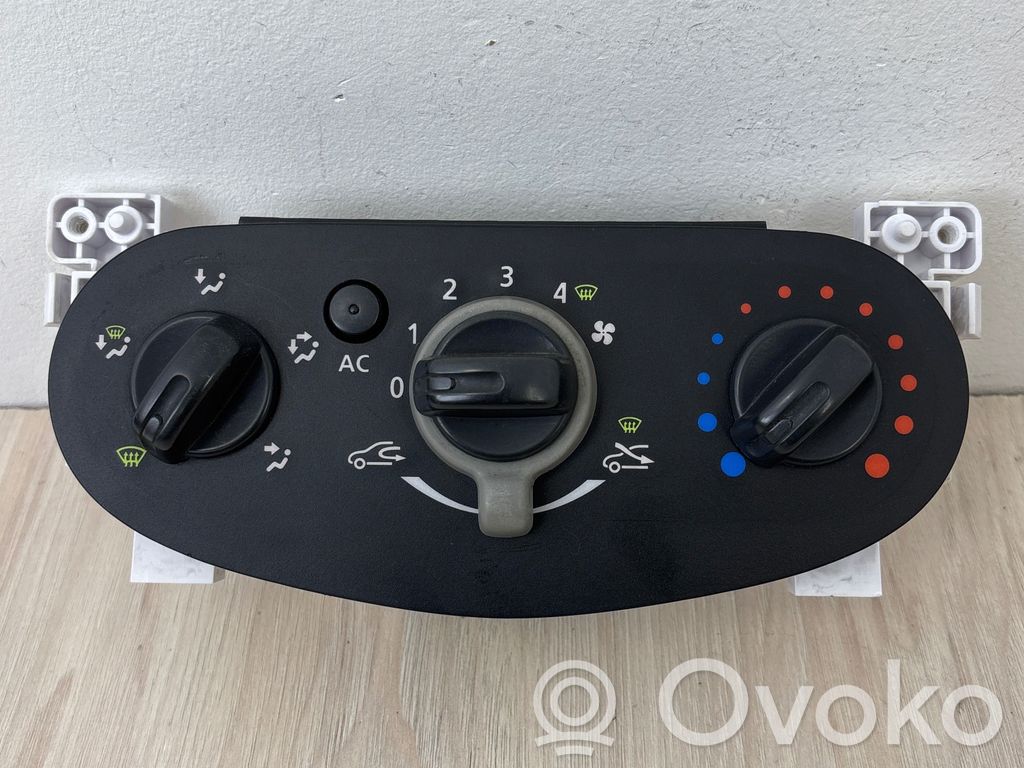 Dacia Duster Climate control unit 