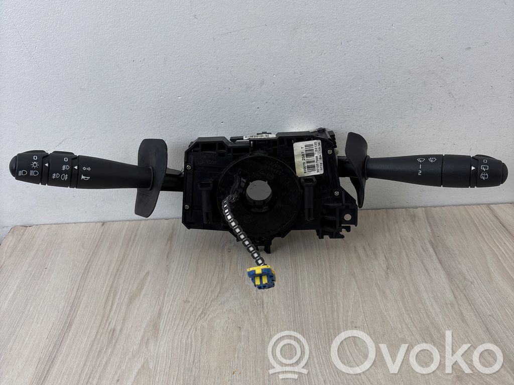 Dacia Duster Interruptor/palanca de limpiador de luz de giro 