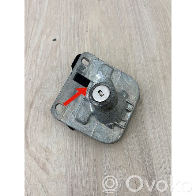 Volvo S80 Aizmugurējā pārsega slēdzene 