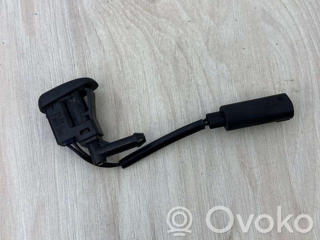 BMW 3 E46 Windshield washer spray nozzle 