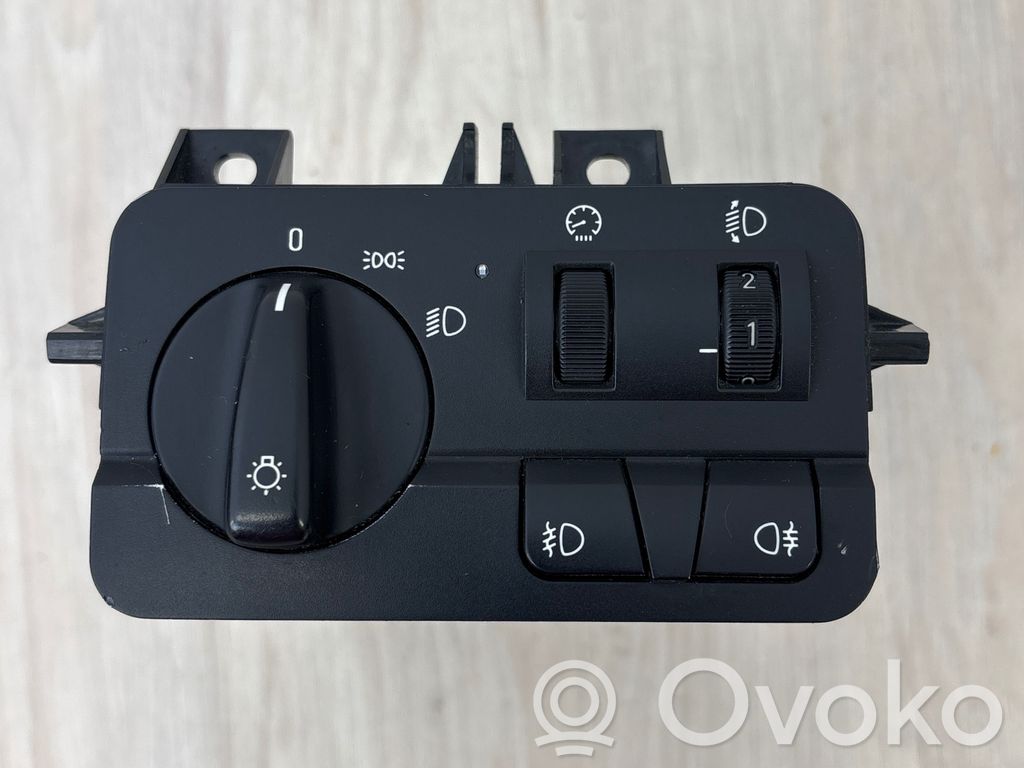 Light switch   6936831,532228411,0072566