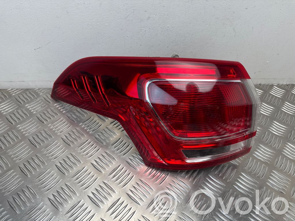 Ford B-MAX Aizmugurējais lukturis virsbūvē 