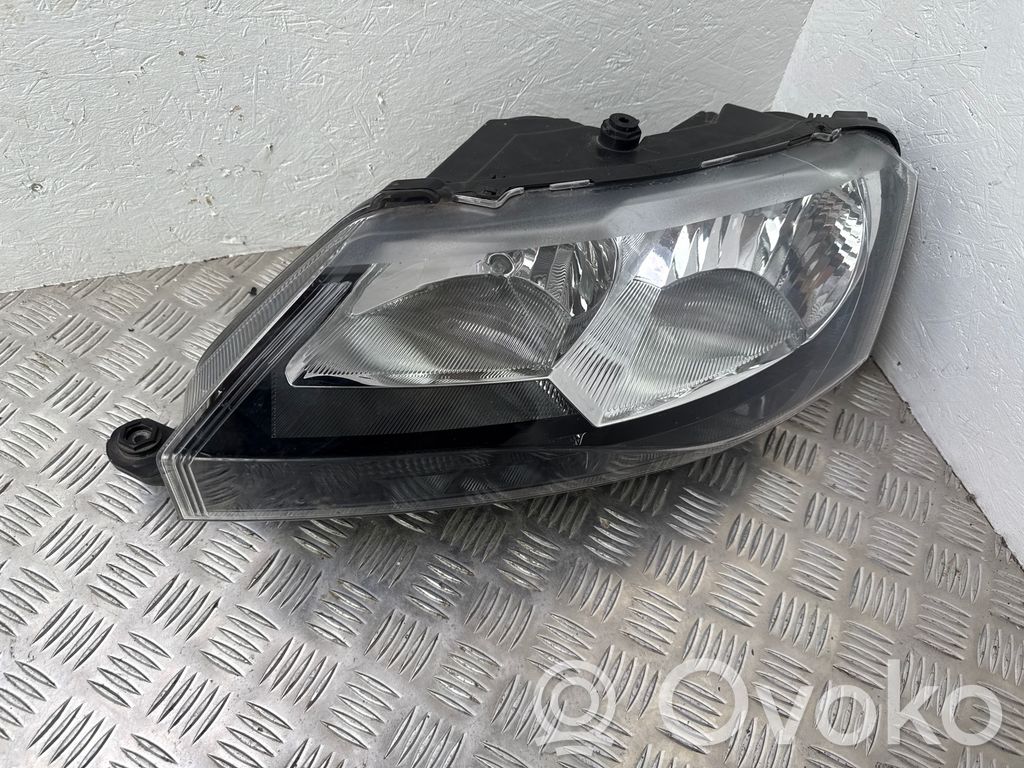 Skoda Rapid (NH) Lampa przednia 