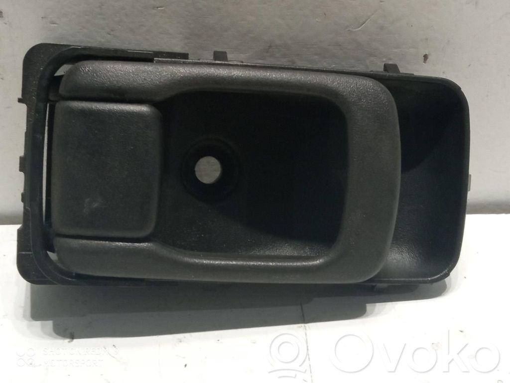 Manecilla interna puerta delantera
