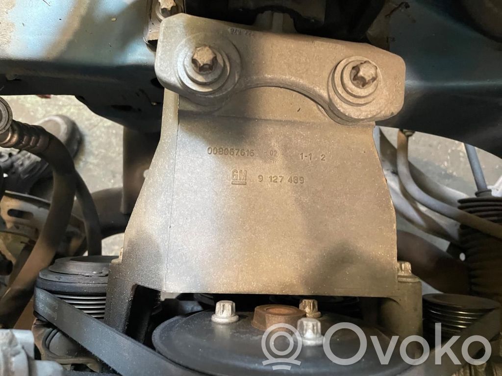 Engine mounting bracket   9127489