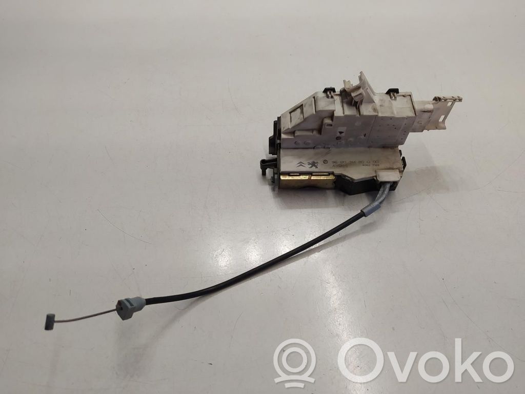Citroen C4 I Priekšpusē slēdzene 