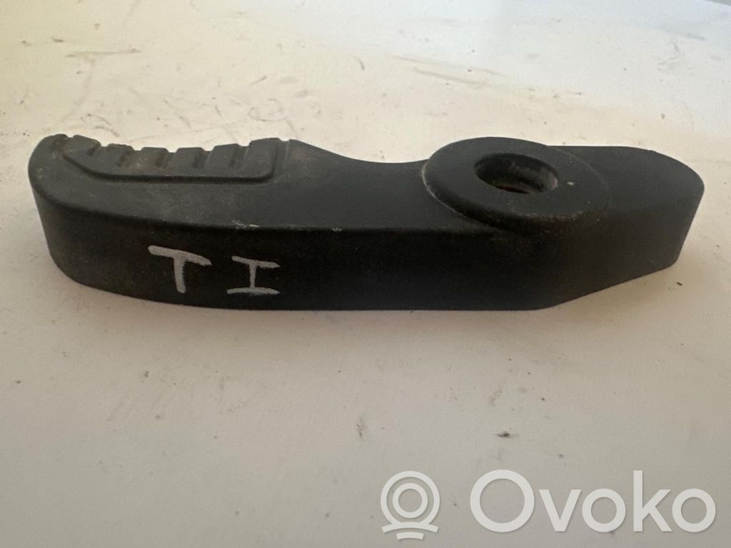 Manecilla interna puerta trasera   BK21V441N48