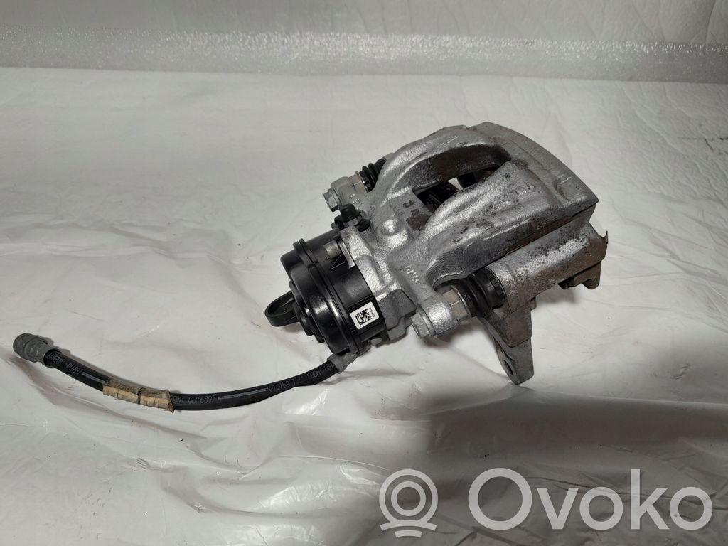 Audi A4 S4 B9 8W Tylny zacisk hamulcowy 