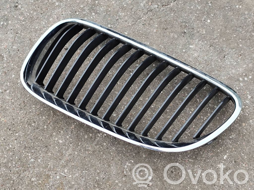 BMW 3 E92 E93 Grotelės viršutinės 