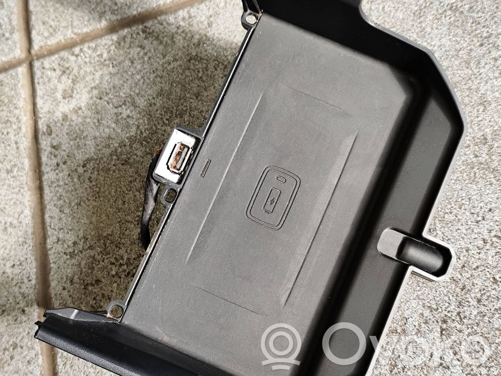 BMW 5 G30 G31 G38 Wireless charging module 