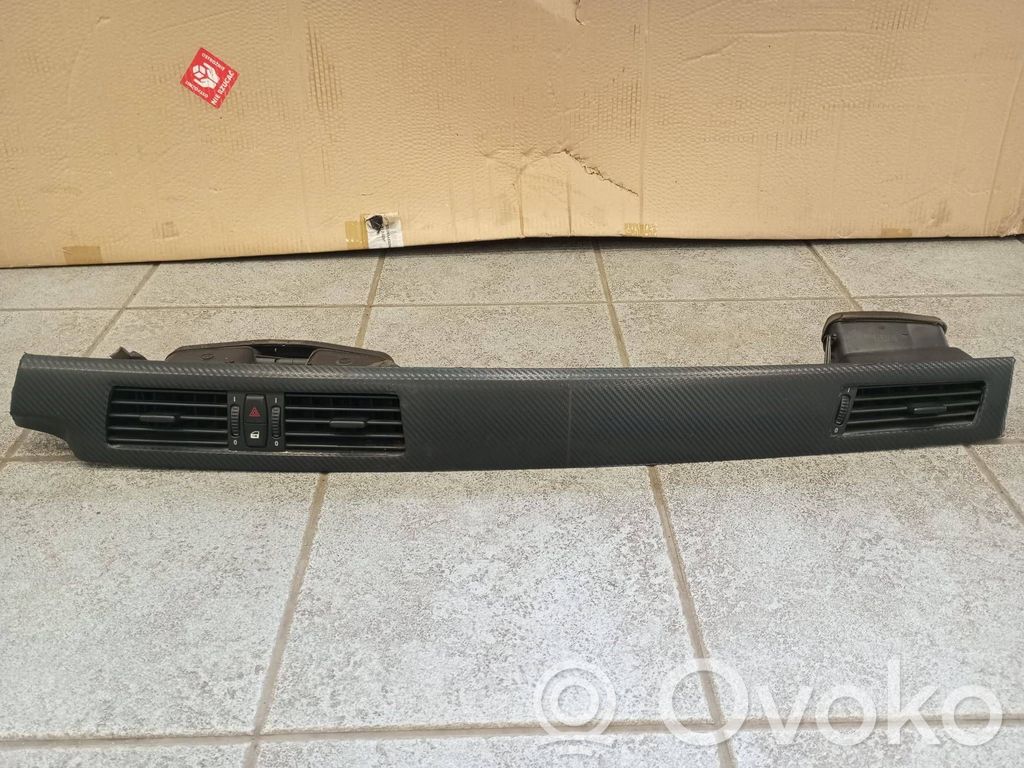 BMW 7 E65 E66 Centrinės oro grotelės 