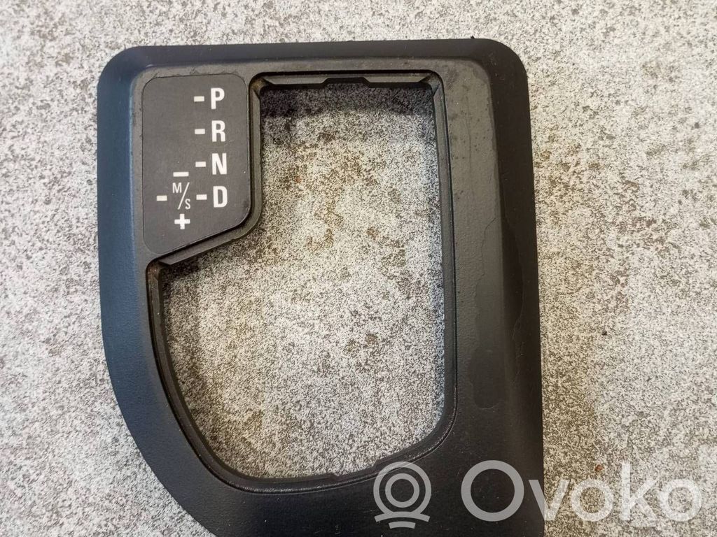 BMW 3 E90 E91 Pavarų perjungimo svirties apdaila (plastikinė) 