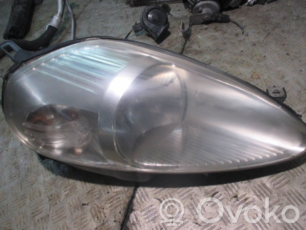 Fiat Punto (188) Lampa przednia 