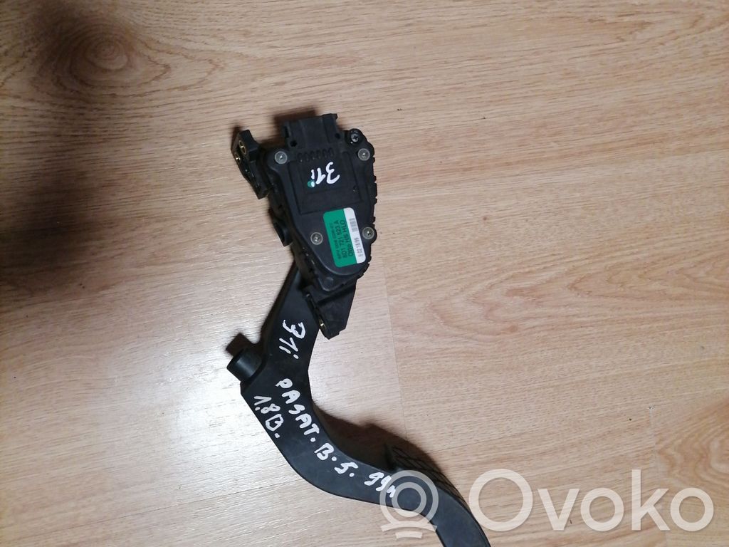 Volkswagen PASSAT B5 Accelerator throttle pedal 
