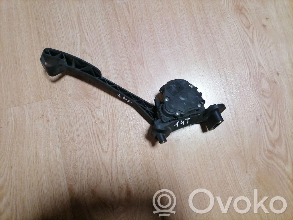 Volvo V70 Akceleratoriaus pedalas 