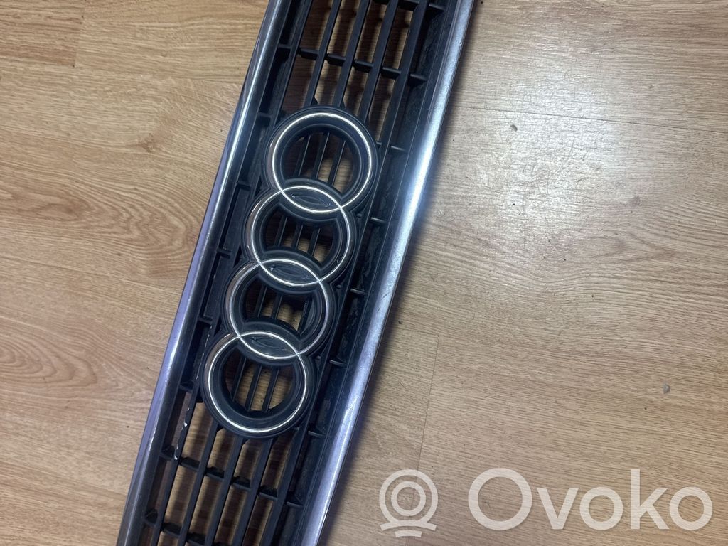 Audi A4 S4 B6 8E 8H Etupuskurin ylempi jäähdytinsäleikkö 