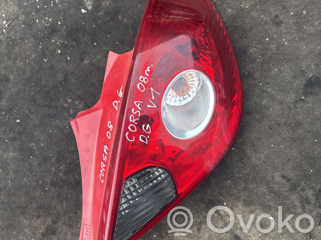 Opel Corsa D Aizmugurējais lukturis virsbūvē 