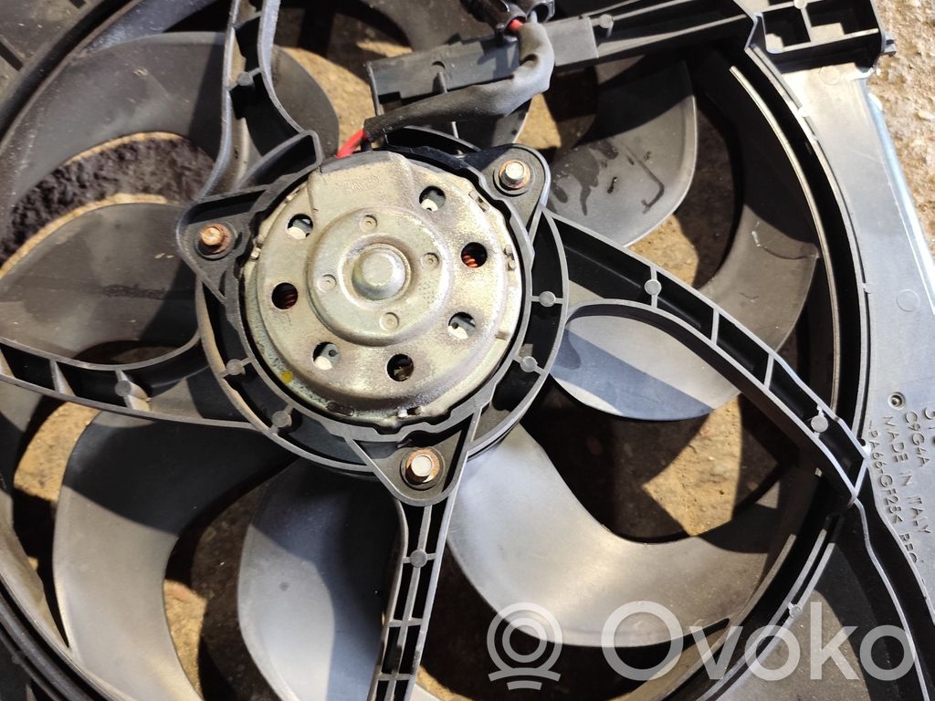 Volvo V40 Radiator cooling fan shroud 
