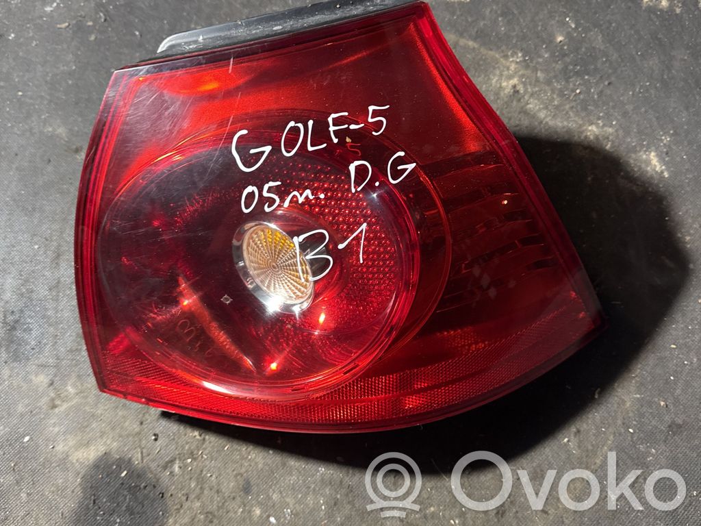 Volkswagen Golf V Aizmugurējais lukturis virsbūvē 
