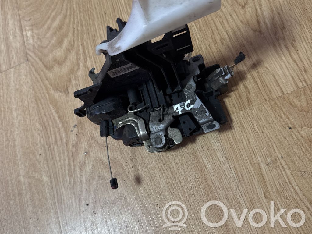 Volkswagen Caddy Priekšpusē slēdzene 