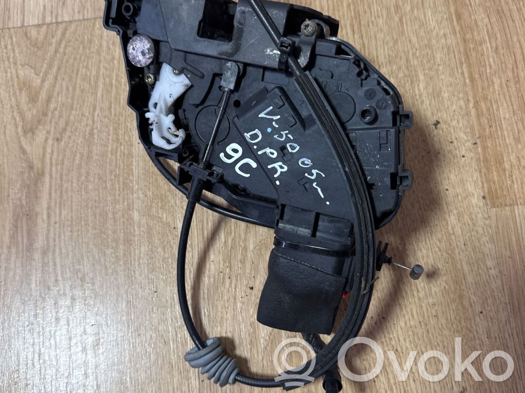 Volvo V50 Front door lock 