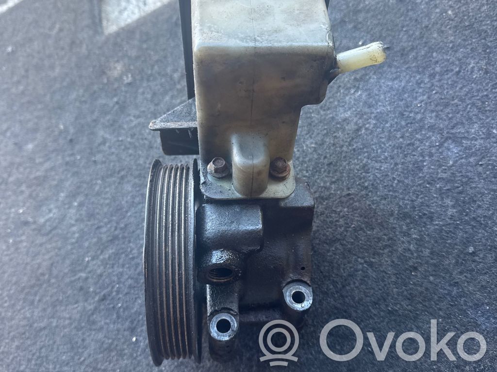 Ford Mondeo Mk III Ohjaustehostimen pumppu 