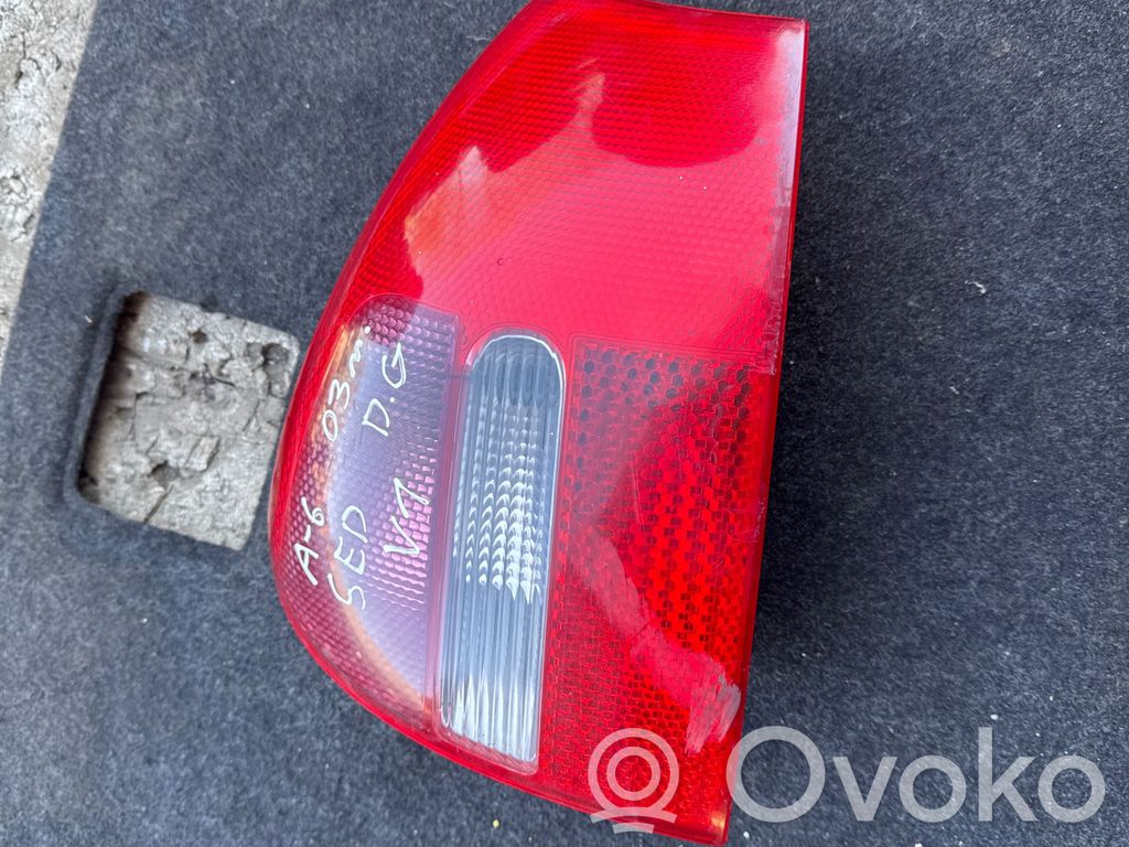 Audi A6 S6 C5 4B Aizmugurējais lukturis virsbūvē 