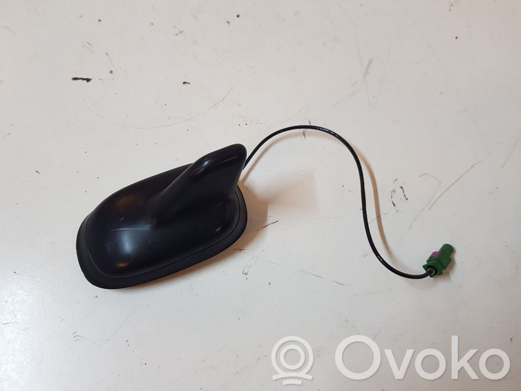 Volkswagen PASSAT CC GPS-pystyantenni 