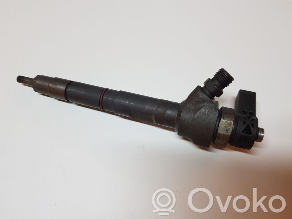 Volkswagen Golf VII Fuel injector 
