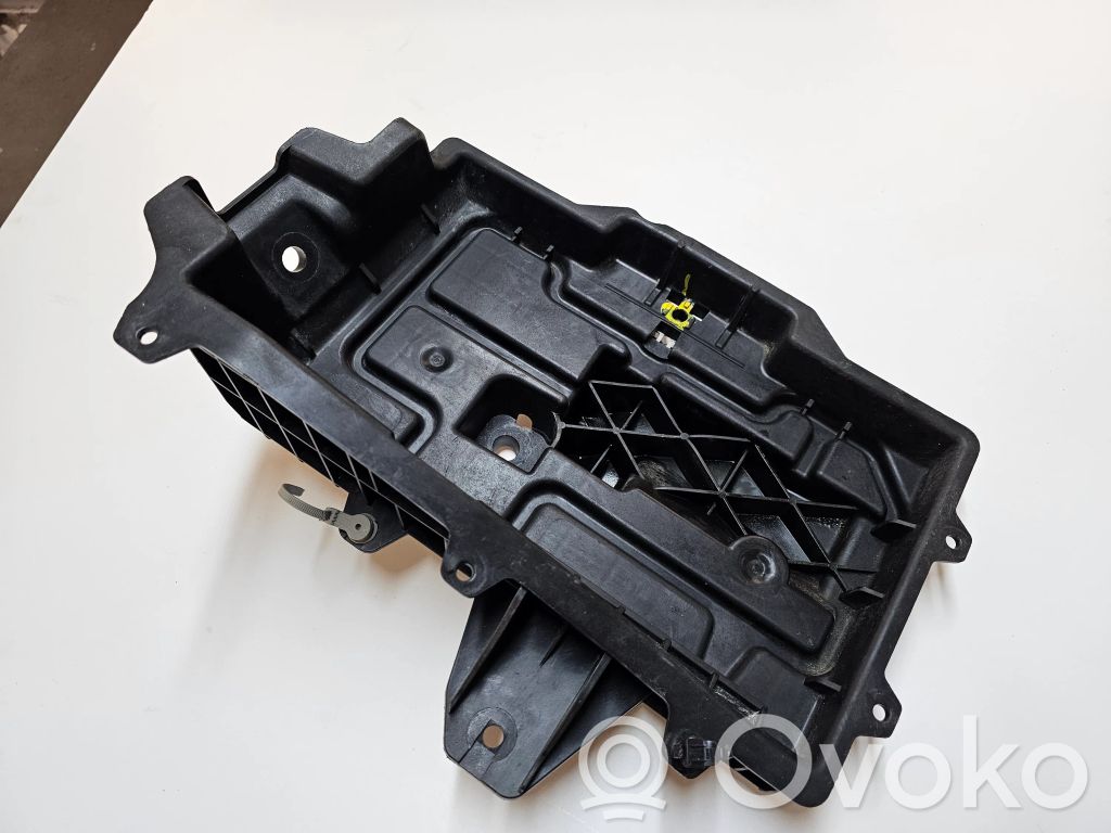 Chrysler Pacifica Battery tray 