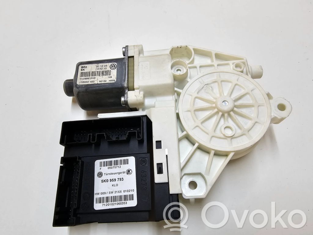 Volkswagen Tiguan Front door window regulator motor 