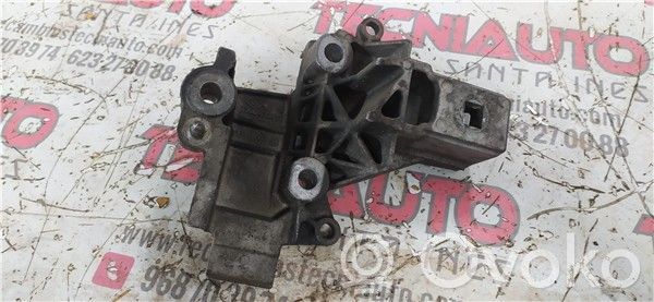 Renault Kangoo I Engine mount bracket 