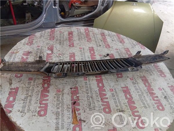 Daewoo Tacuma Bonnet/hood grill 