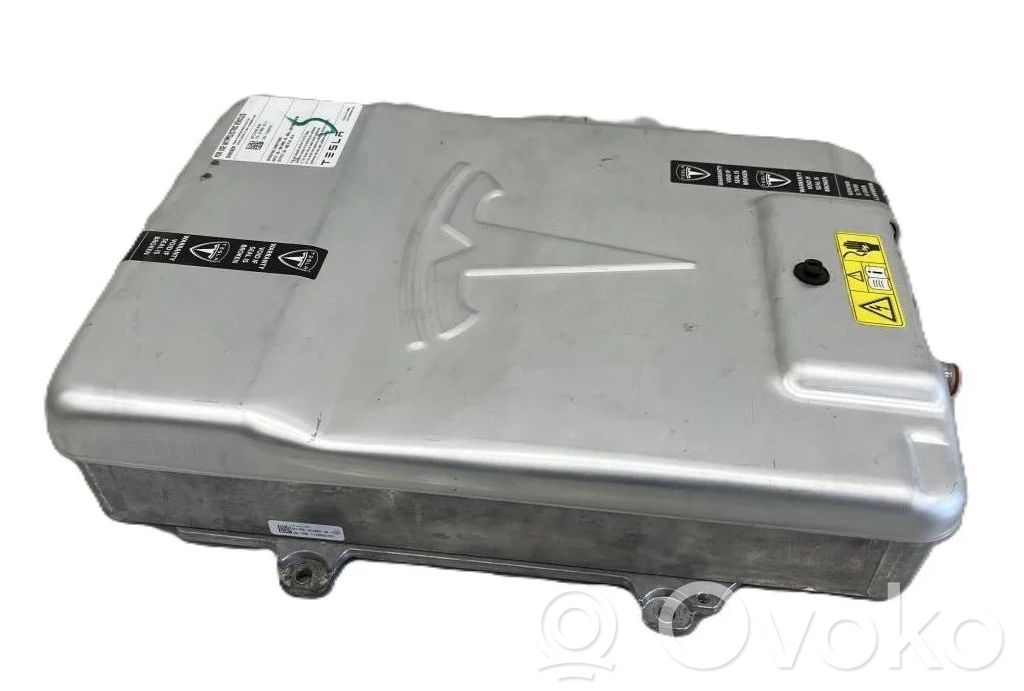 Inversor/convertidor de voltaje   101496300C
