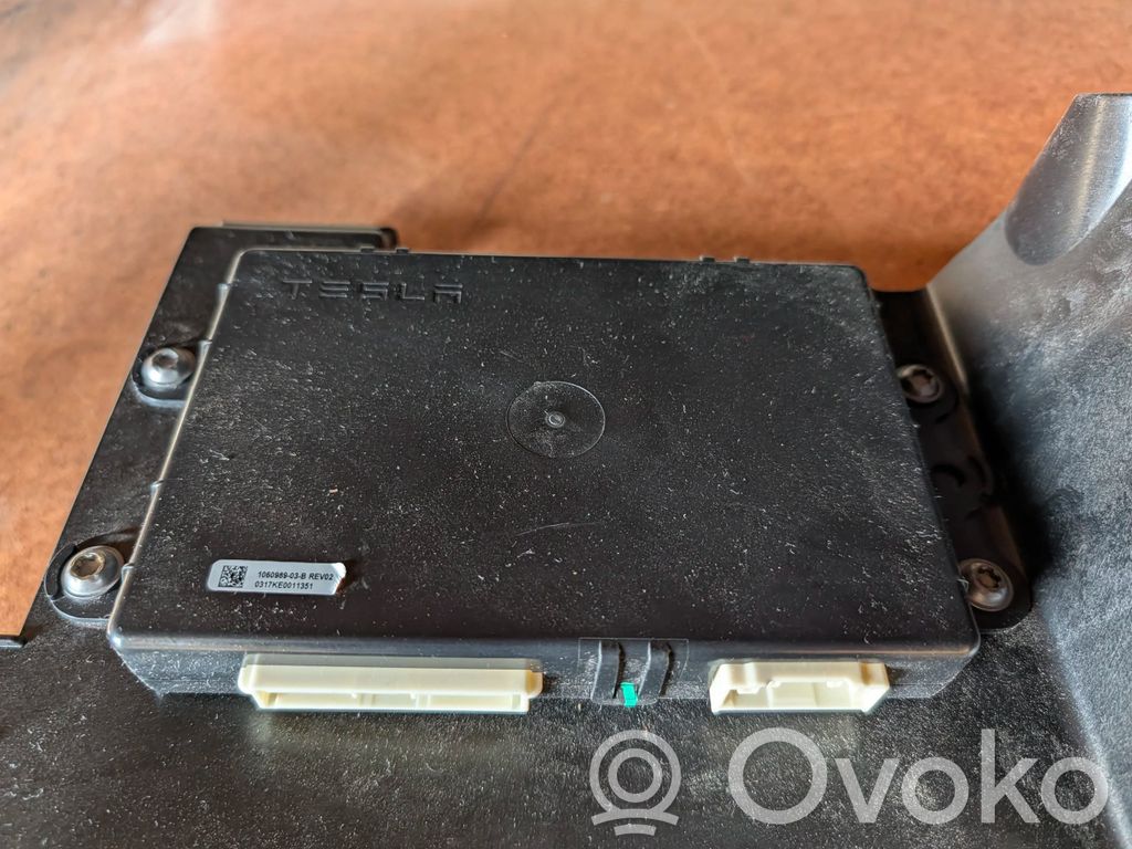 Other control units/modules   1060989