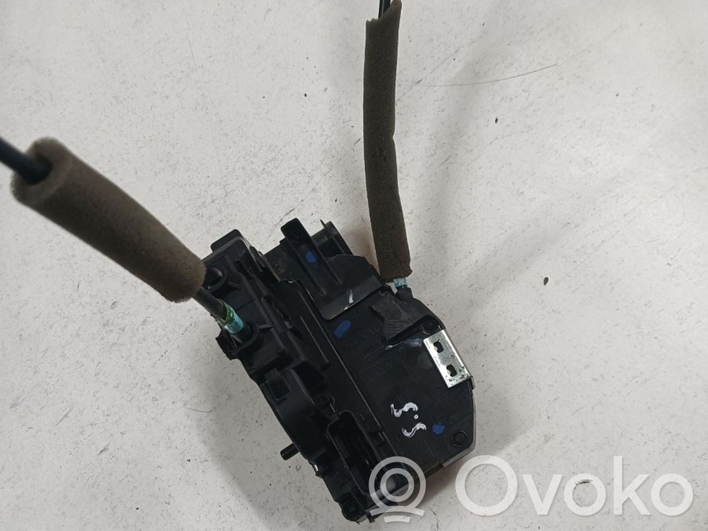 Cerradura de puerta delantera