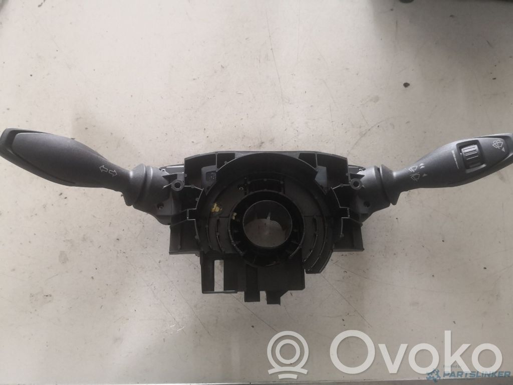Commodo de clignotant   8A6T13N064AH