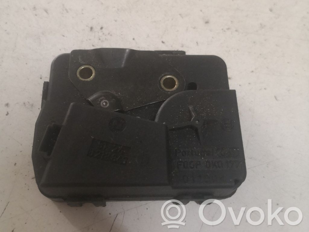 Aizmugurējā pārsega slēdzene   8218849