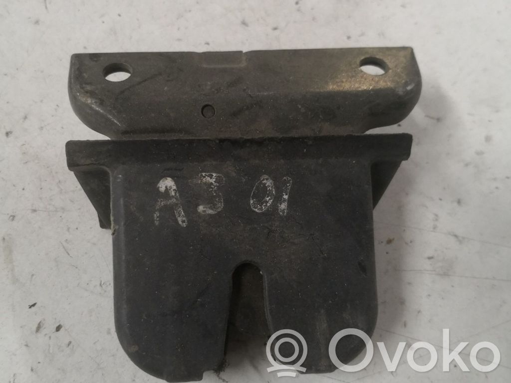 Aizmugurējā pārsega slēdzene   8L0827505M
