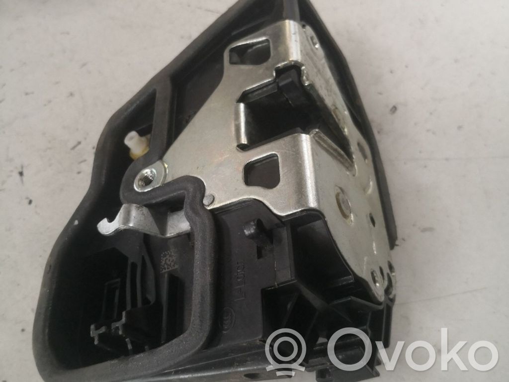 Rear door lock   7276674