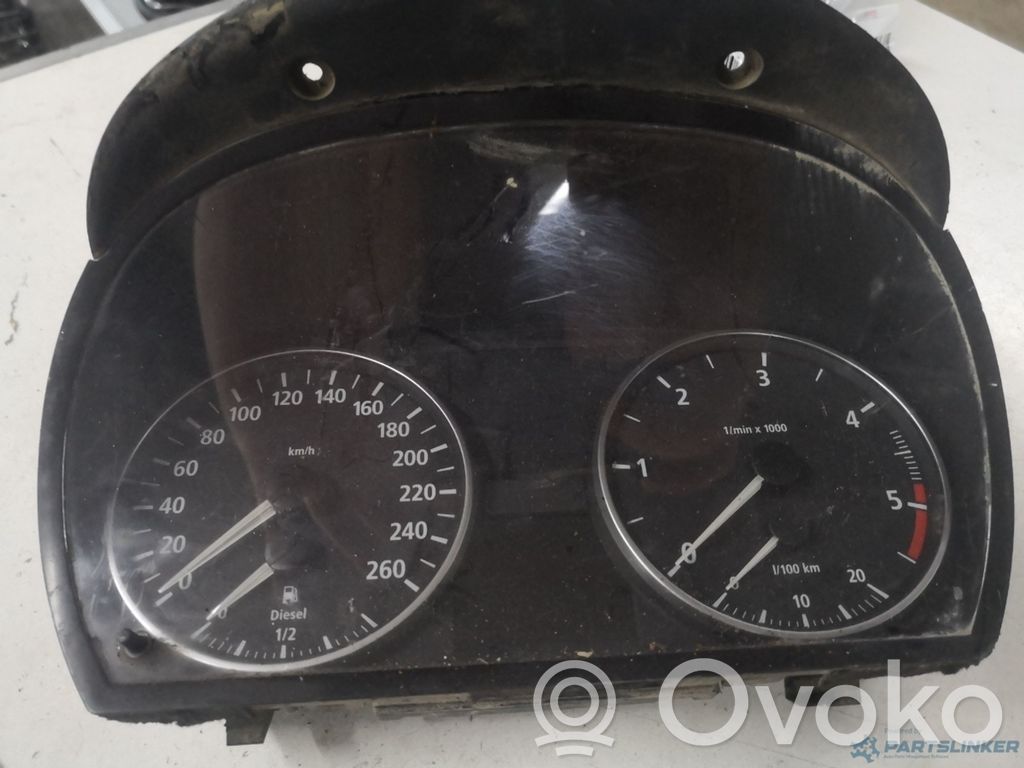 Geschwindigkeitsmesser Cockpit   102535044