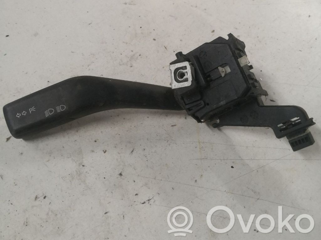 Volkswagen Golf V Suuntavilkun vipu 