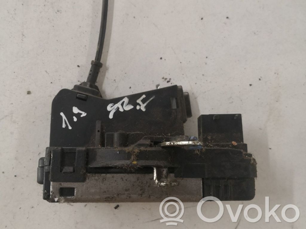 Opel Vivaro Zamek drzwi przednich 
