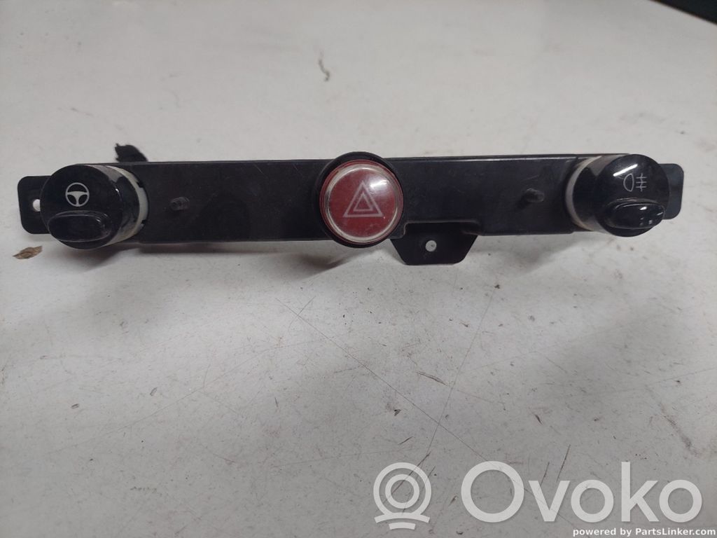Hazard light switch   354511C7