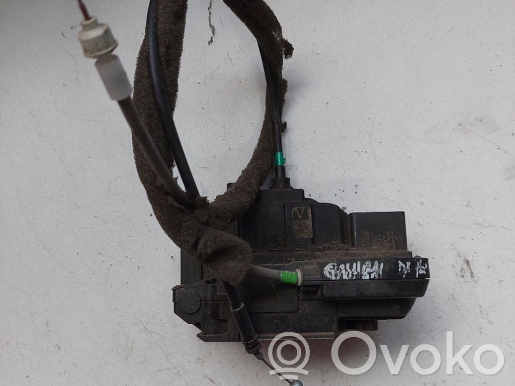 Nissan Qashqai Front door lock 