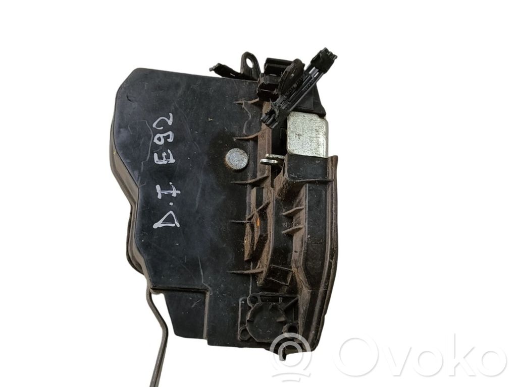 Serrure de porte avant   7167072